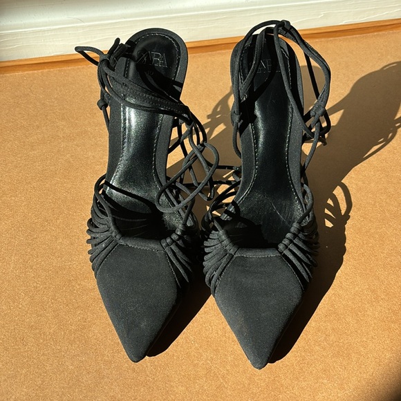 Black pointy-toed lace-up heels from Zara (size 40) - Picture 2 of 3
